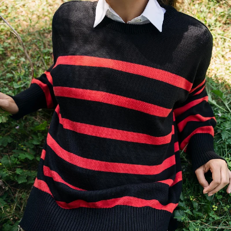 Turtleneck Women Sweater for a Classic and Elegant StyleBlack Striper Knitted Sweater PW4809