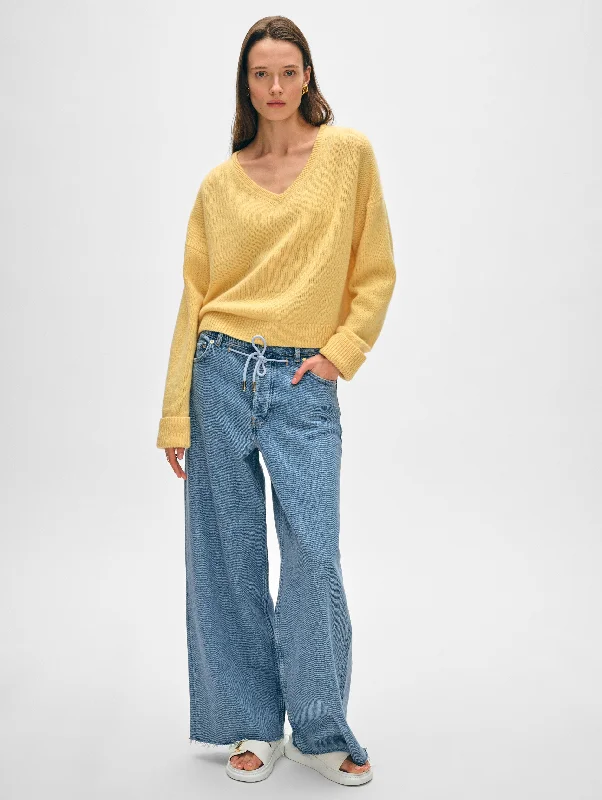 Cropped Women Sweater to Pair with High - Waisted BottomsCashmere Cuffed V Neck