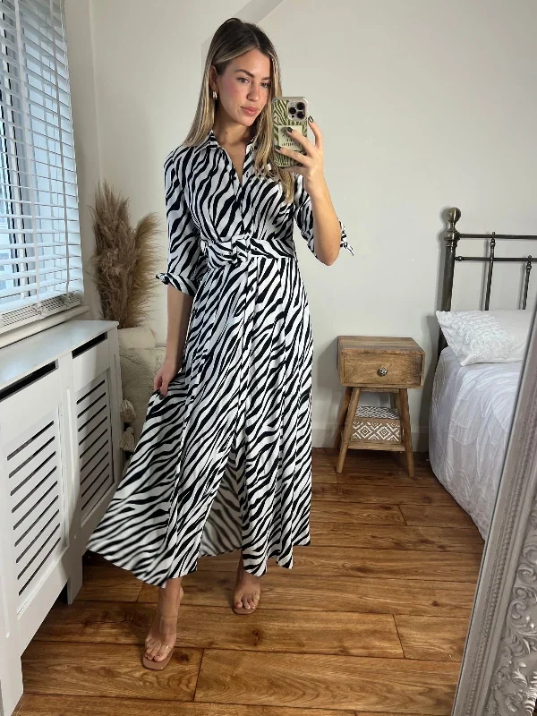 Halter Neck Women Dress to Show Off the Shoulders and NecklineDaphne Belted Shirt Dress / Zebra Print