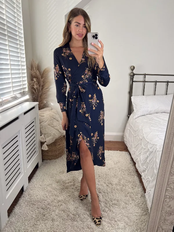 Strapless Women Dress with a Built - in Bra for Comfort and SupportFergie Reversible 2 in 1 Wrap Midi Dress / Navy Floral