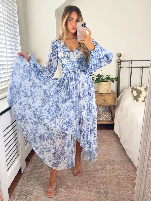 Empire Waist Women Dress to Accentuate the Bust and Conceal the WaistToni Long Sleeved Pleated Maxi Dress / Blue Floral