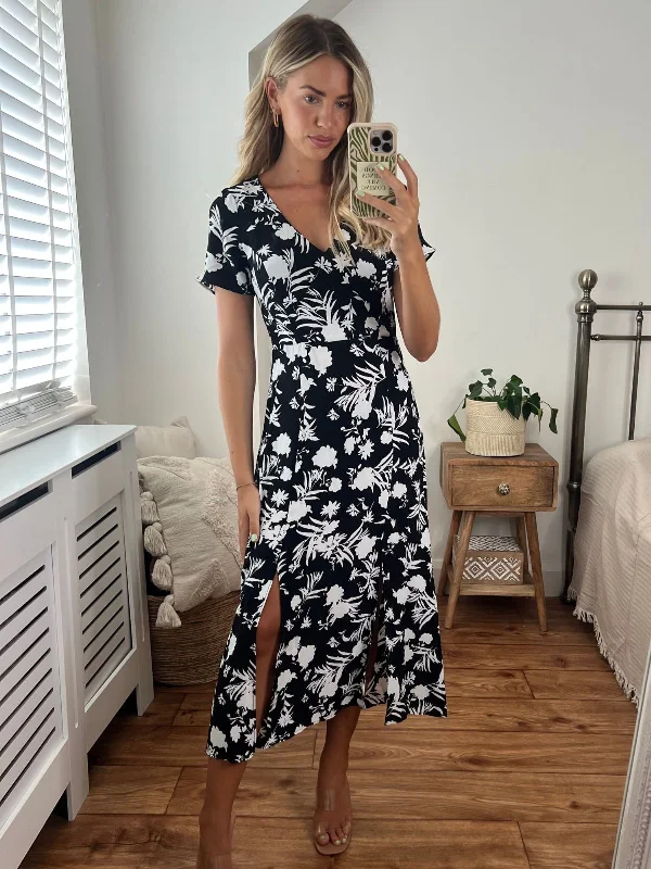 Shift Women Dress with a Simple and Classic Design for Everyday WearWinnie V Neck Midi Dress / Mono Floral