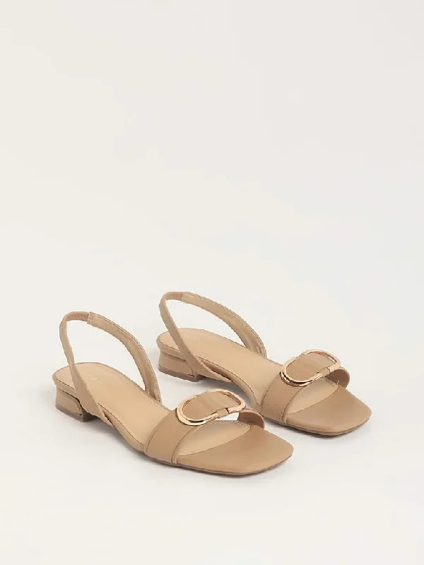 Plus Size Women Shorts with a Comfortable and Stylish FitLUNA BLU Beige Buckle Sandals
