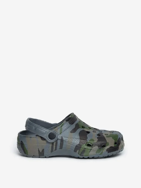 Embroidered Women Shorts with Intricate DesignsYellow Multicolour Camouflage Print Clogs
